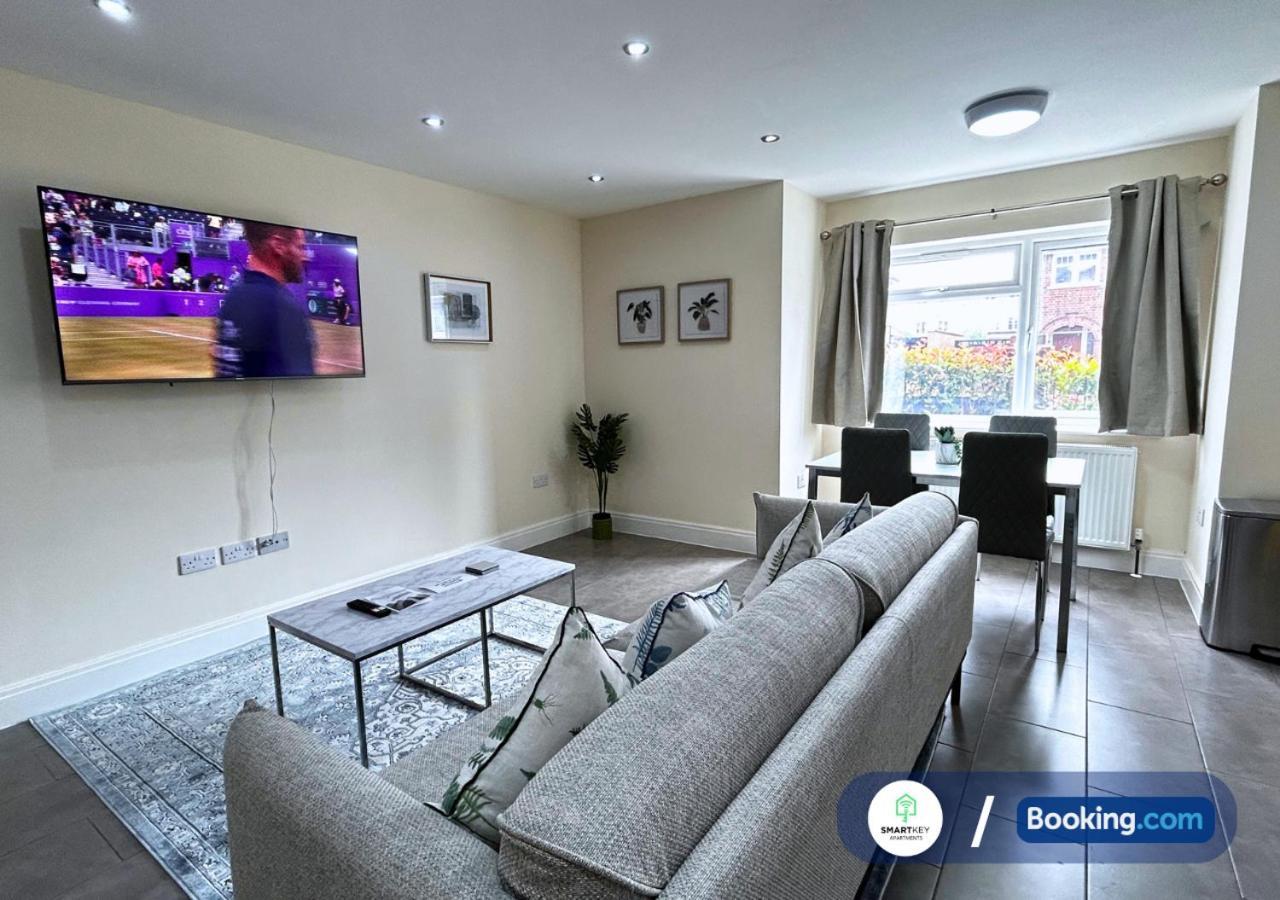 Modern 2 Bed 2 Bath Apartment Free Parking Вотфорд Екстер'єр фото