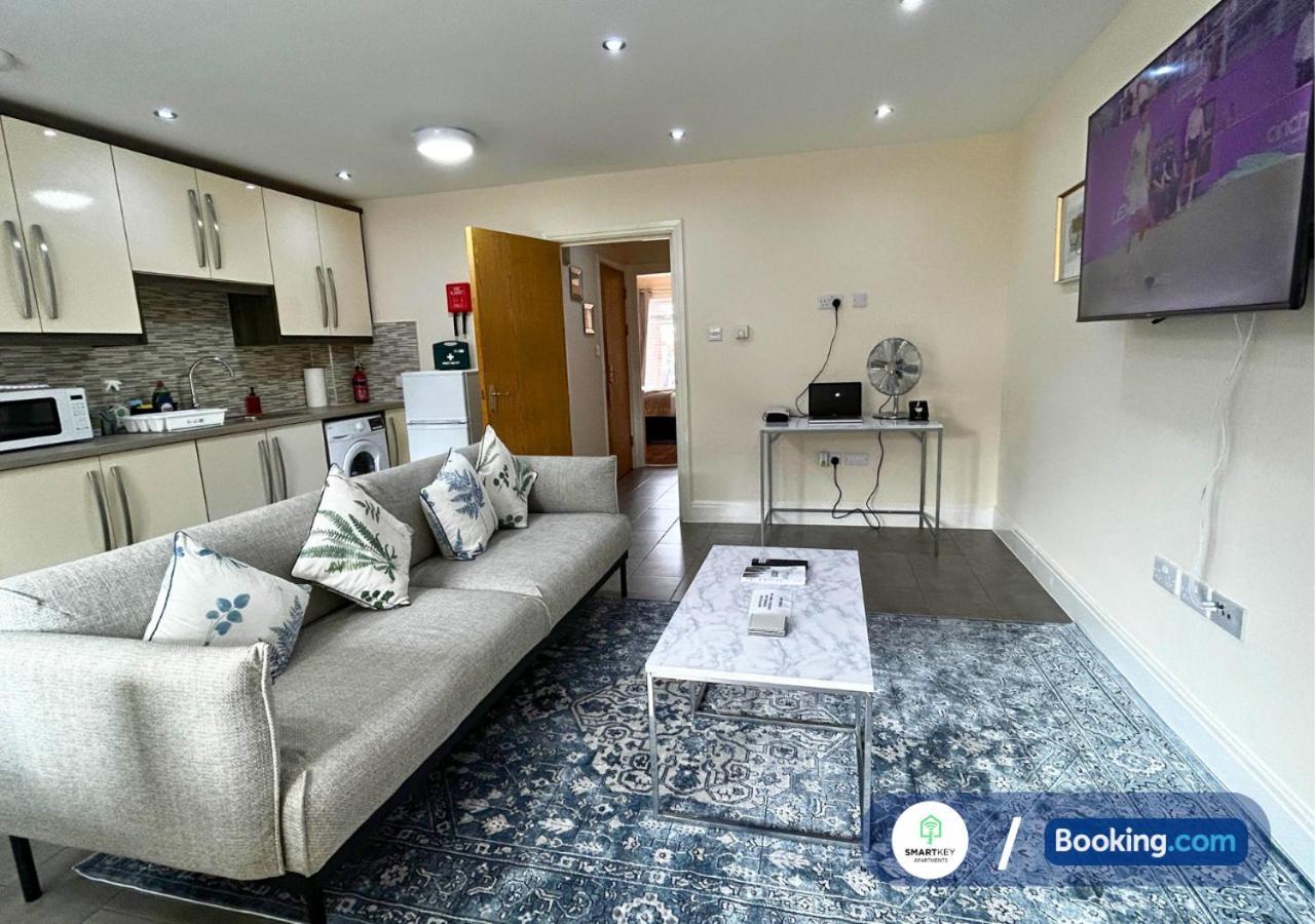 Modern 2 Bed 2 Bath Apartment Free Parking Вотфорд Екстер'єр фото