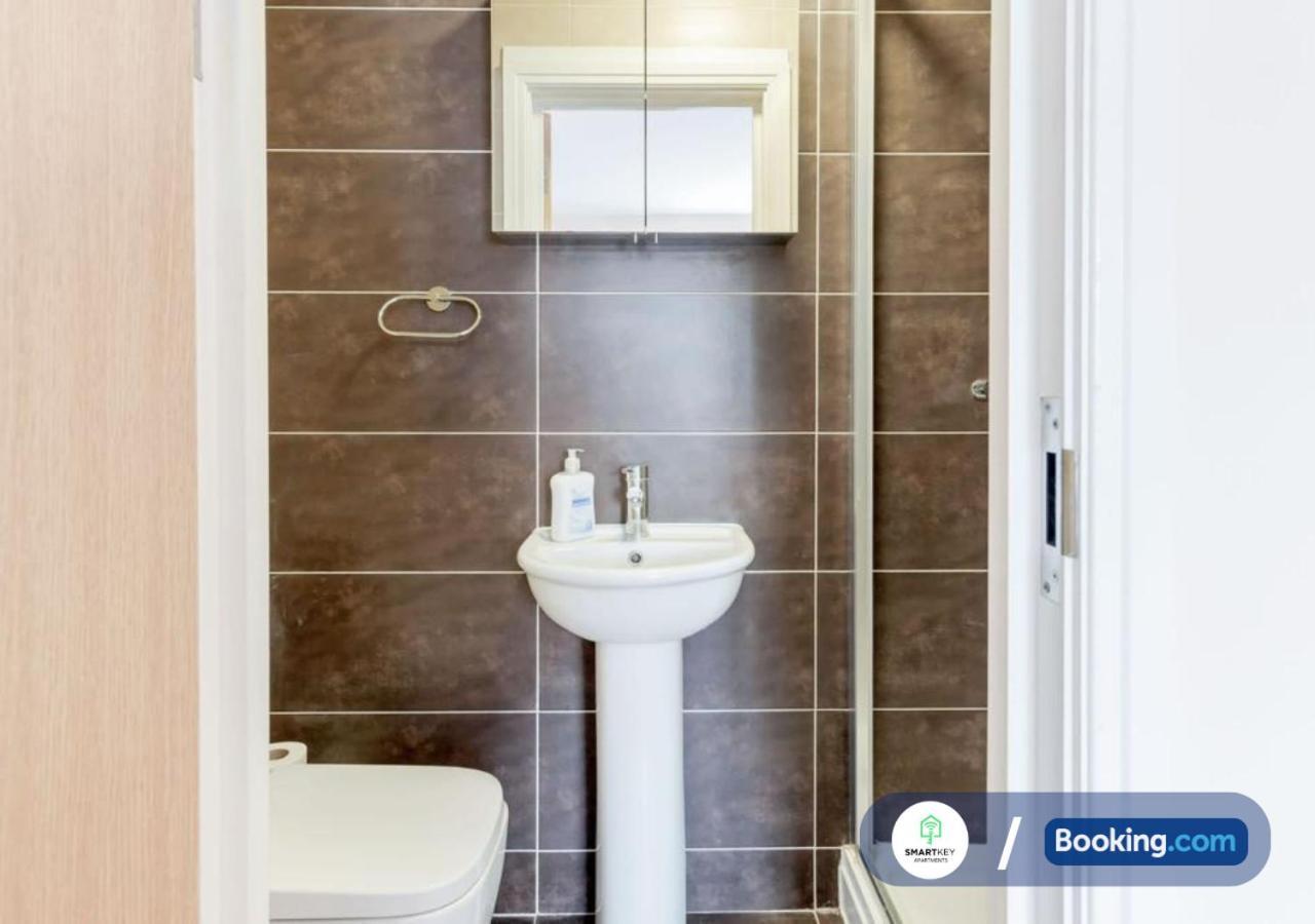 Modern 2 Bed 2 Bath Apartment Free Parking Вотфорд Екстер'єр фото
