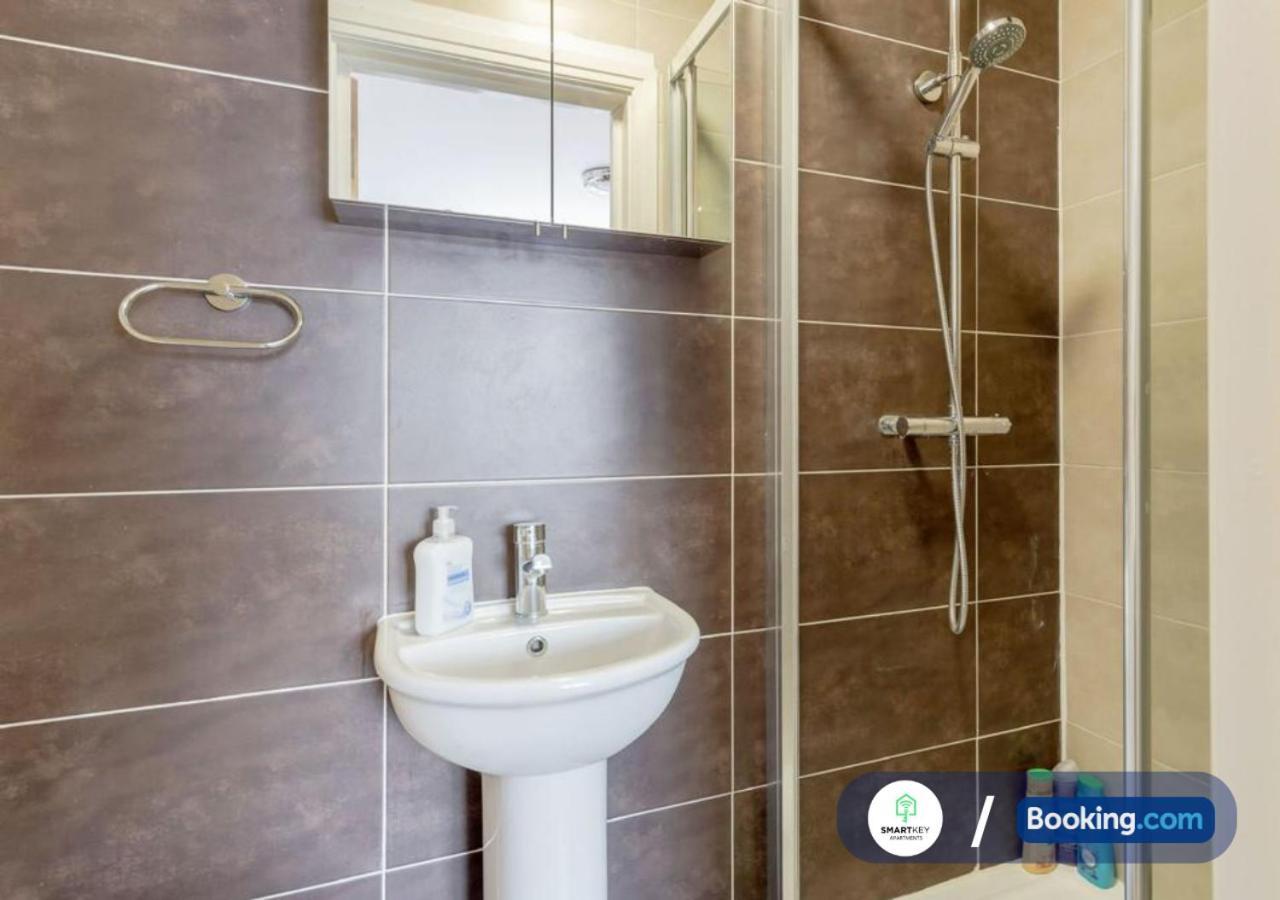 Modern 2 Bed 2 Bath Apartment Free Parking Вотфорд Екстер'єр фото