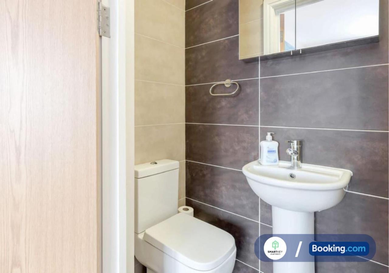 Modern 2 Bed 2 Bath Apartment Free Parking Вотфорд Екстер'єр фото