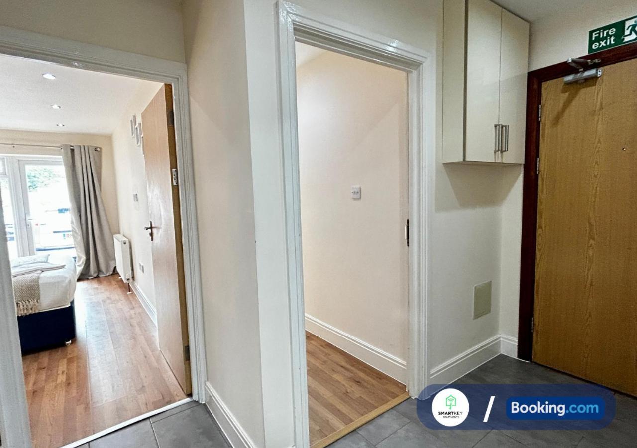 Modern 2 Bed 2 Bath Apartment Free Parking Вотфорд Екстер'єр фото